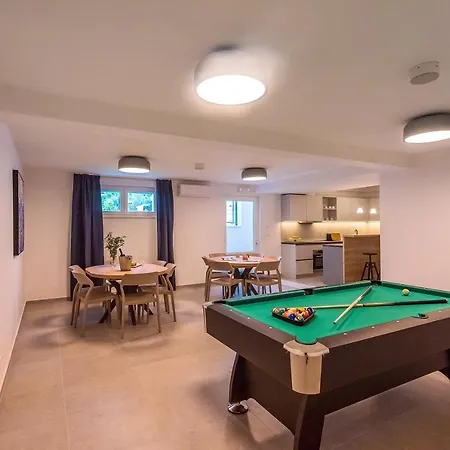 Villa Diva With 7 Bedrooms, Heated Pool, Sauna And Fun Zone, Sea Views *