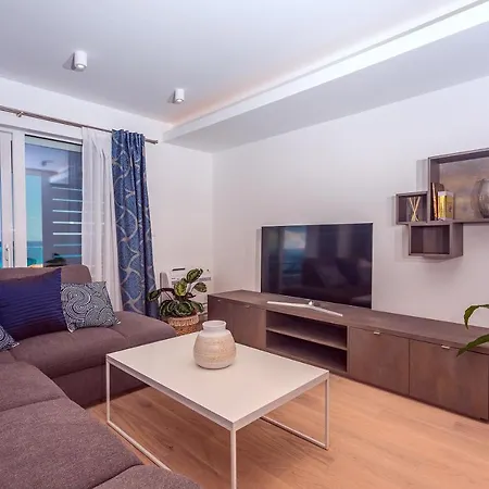 Diva With 7 Bedrooms, Heated Pool, Sauna And Fun Zone, Sea Views *