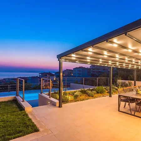 Villa Diva With 7 Bedrooms, Heated Pool, Sauna And Fun Zone, Sea Views *