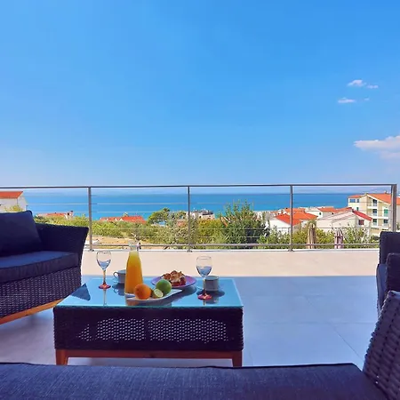 Diva With 7 Bedrooms, Heated Pool, Sauna And Fun Zone, Sea Views Villa Podstrana