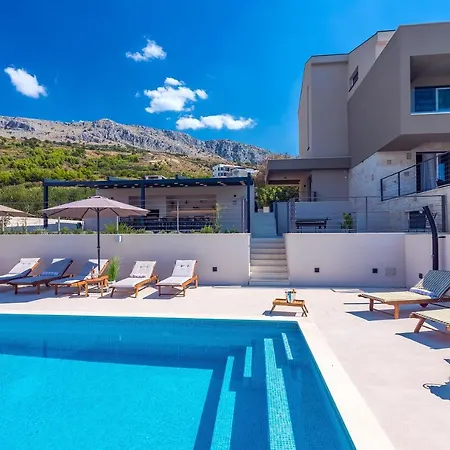 Diva With 7 Bedrooms, Heated Pool, Sauna And Fun Zone, Sea Views