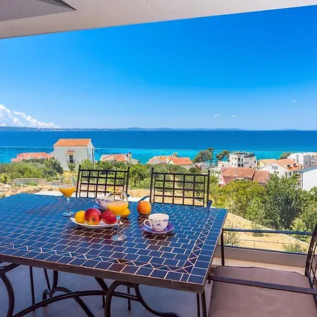 Diva With 7 Bedrooms, Heated Pool, Sauna And Fun Zone, Sea Views Podstrana