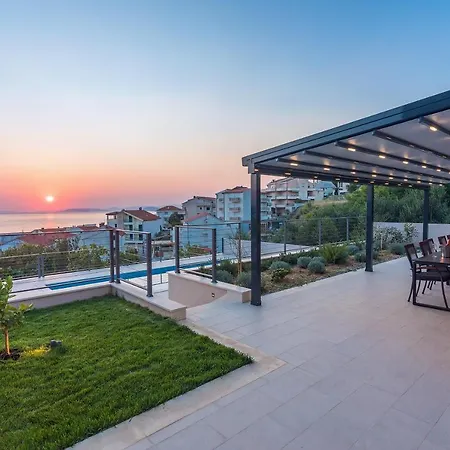 Diva With 7 Bedrooms, Heated Pool, Sauna And Fun Zone, Sea Views