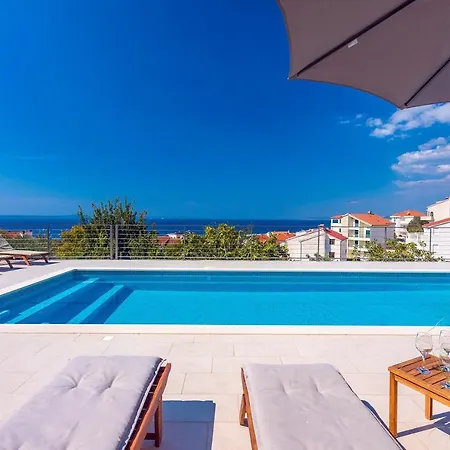 Diva With 7 Bedrooms, Heated Pool, Sauna And Fun Zone, Sea Views *
