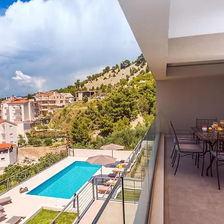 Diva With 7 Bedrooms, Heated Pool, Sauna And Fun Zone, Sea Views * Podstrana