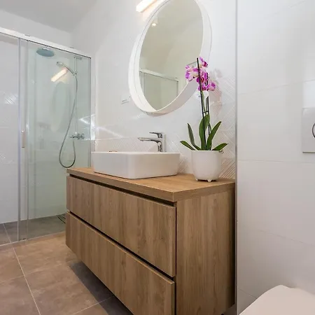 Diva With 7 Bedrooms, Heated Pool, Sauna And Fun Zone, Sea Views Villa