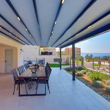Diva With 7 Bedrooms, Heated Pool, Sauna And Fun Zone, Sea Views Podstrana