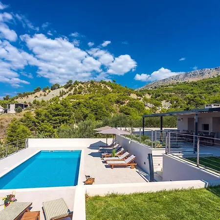 Diva With 7 Bedrooms, Heated Pool, Sauna And Fun Zone, Sea Views *
