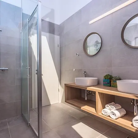Villa Diva With 7 Bedrooms, Heated Pool, Sauna And Fun Zone, Sea Views *