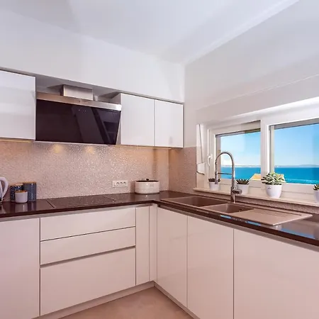 Villa Diva With 7 Bedrooms, Heated Pool, Sauna And Fun Zone, Sea Views Podstrana
