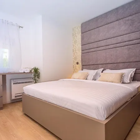 Diva With 7 Bedrooms, Heated Pool, Sauna And Fun Zone, Sea Views
